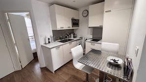 Coffee/tea maker, microwave, oven, stovetop - Charming Apartment in Montmartre (Paris)