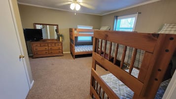 3 bedrooms, iron/ironing board, free WiFi, bed sheets