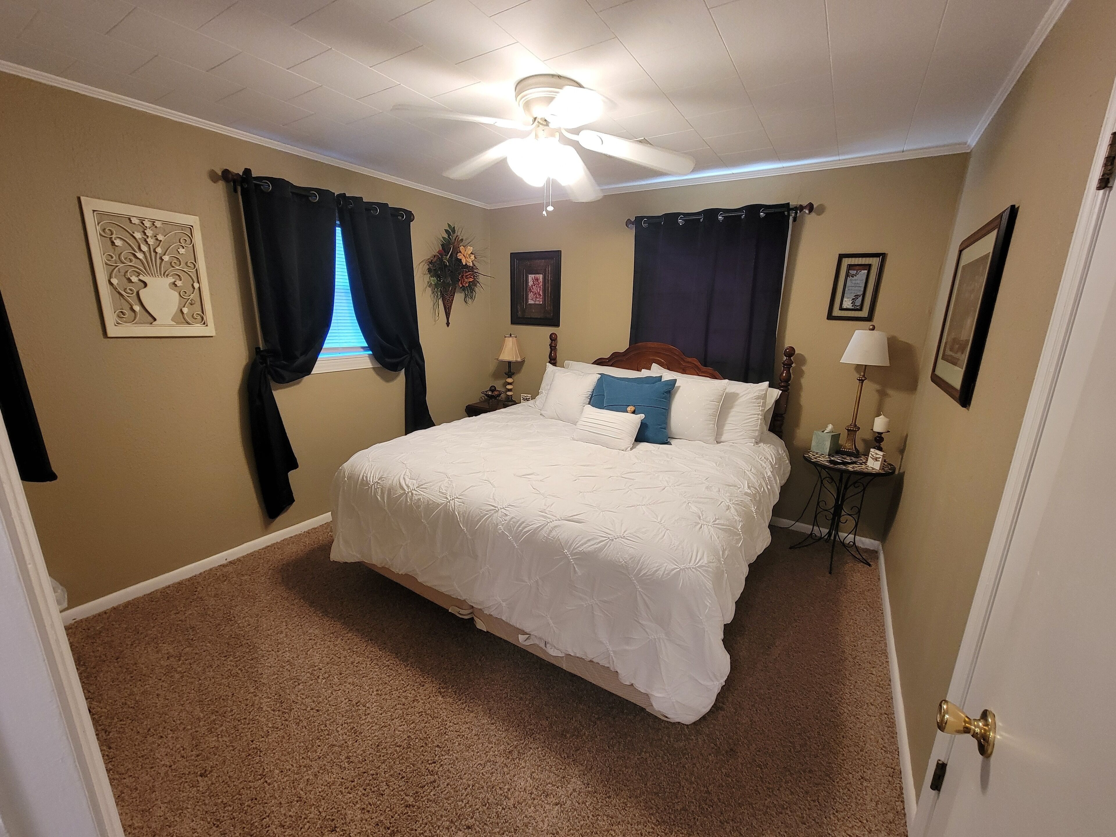 3 bedrooms, desk, iron/ironing board, free WiFi