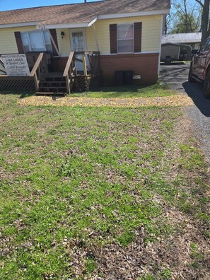 Exterior - Sunkist beach house. Lake side house 3 bedroom house  (Tiptonville)