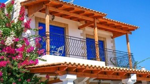 Deluxe Villa | Balcony - Villa Lindos Star in Rodos with pool (Rhodes)