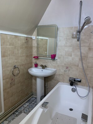 Toallas y papel de baño 