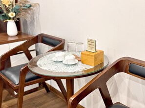 Estudio Confort | Escritorio, cortinas blackout, insonorización y wifi gratis 