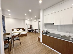 Estudio Confort | Escritorio, cortinas blackout, insonorización y wifi gratis 