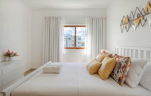 3 chambres, fer et planche à repasser, accès Internet, draps fournis