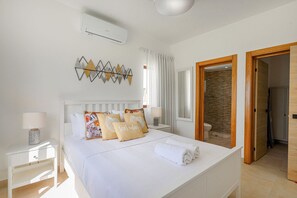 3 bedrooms, iron/ironing board, Internet, bed sheets