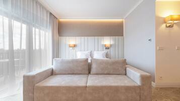 Minibar, coffres-forts dans les chambres, bureau