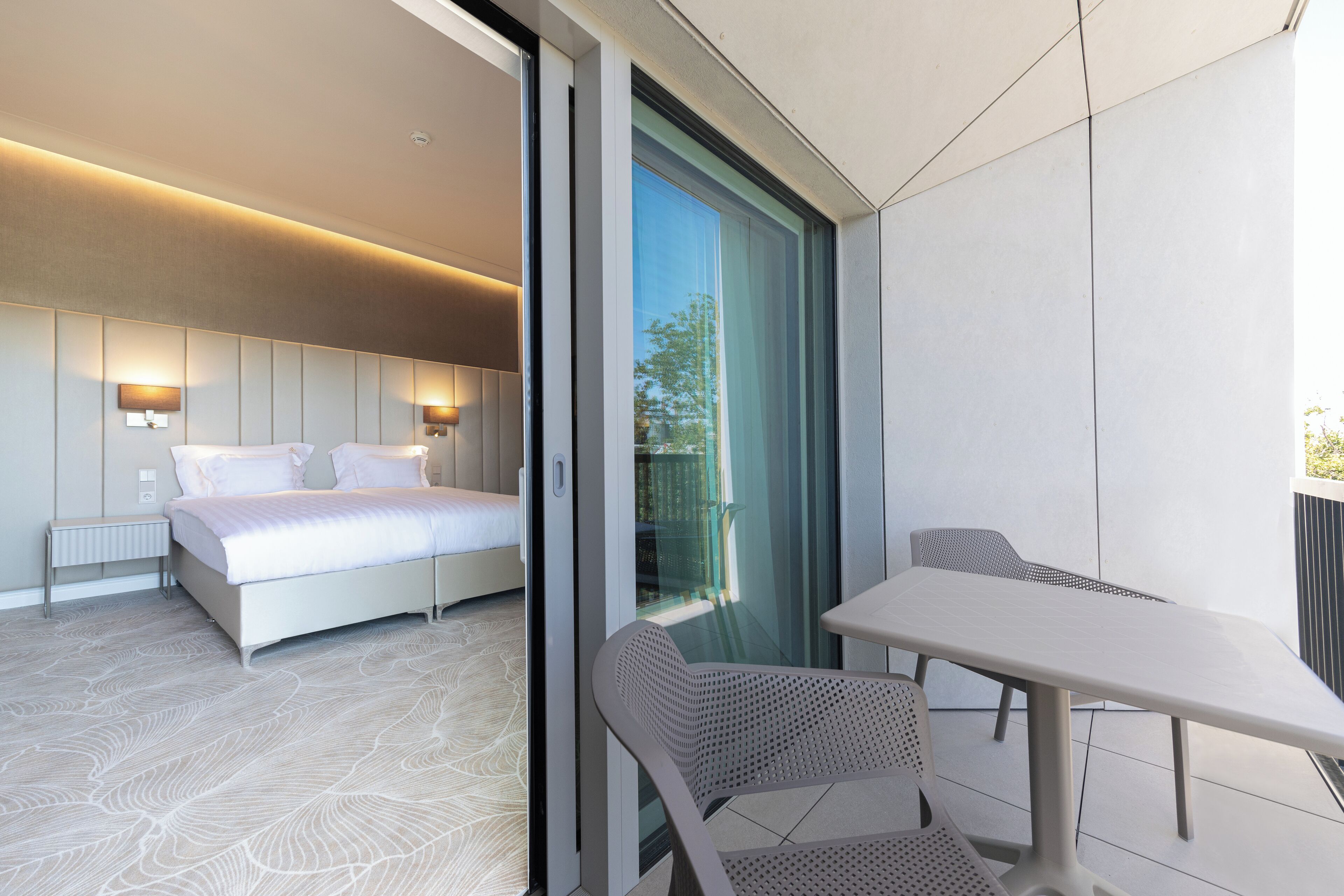 Premium-Zimmer, Balkon | Minibar, Zimmersafe, Schreibtisch, laptopgeeigneter Arbeitsplatz
