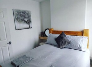 2 chambres, fer et planche à repasser, Wi-Fi gratuit, draps fournis