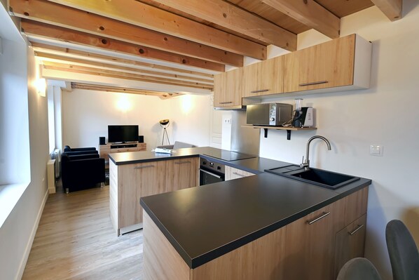 Réfrigérateur, micro-ondes, four, lave-vaisselle