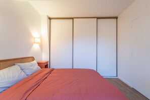 1 Schlafzimmer, Bügeleisen/Bügelbrett, kostenloses WLAN, Bettwäsche