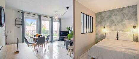 Fer et planche à repasser, Wi-Fi gratuit, draps fournis