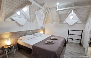 3 chambres, fer et planche à repasser, Wi-Fi, draps fournis