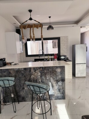 Apartment | Eigene Küche | Kühlschrank, Mikrowelle, Ofen, Espressomaschine