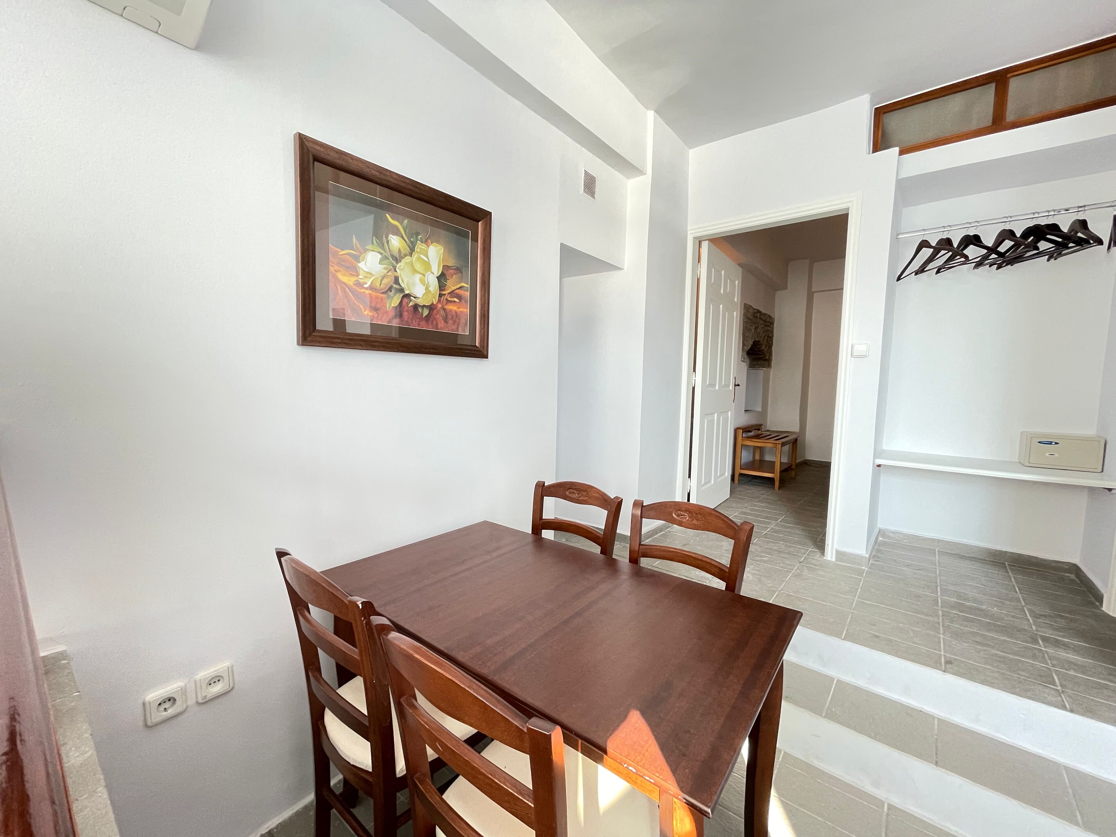 Habitación triple Premium | Decoración personalizada, muebles diferentes y wifi gratis 