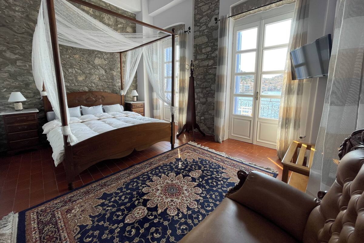 WiFi (free), individually decorated, individually furnished, bed sheets