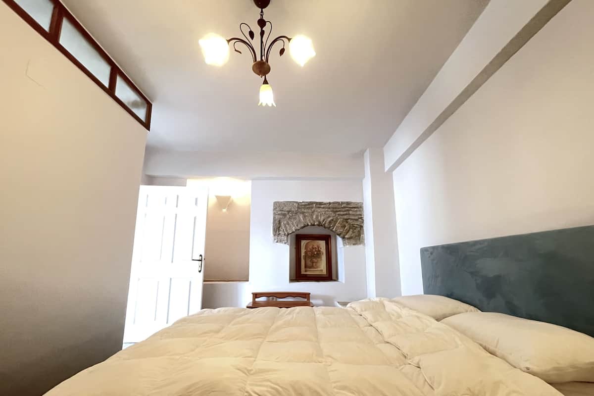 Habitación triple Premium | Decoración personalizada, muebles diferentes y wifi gratis