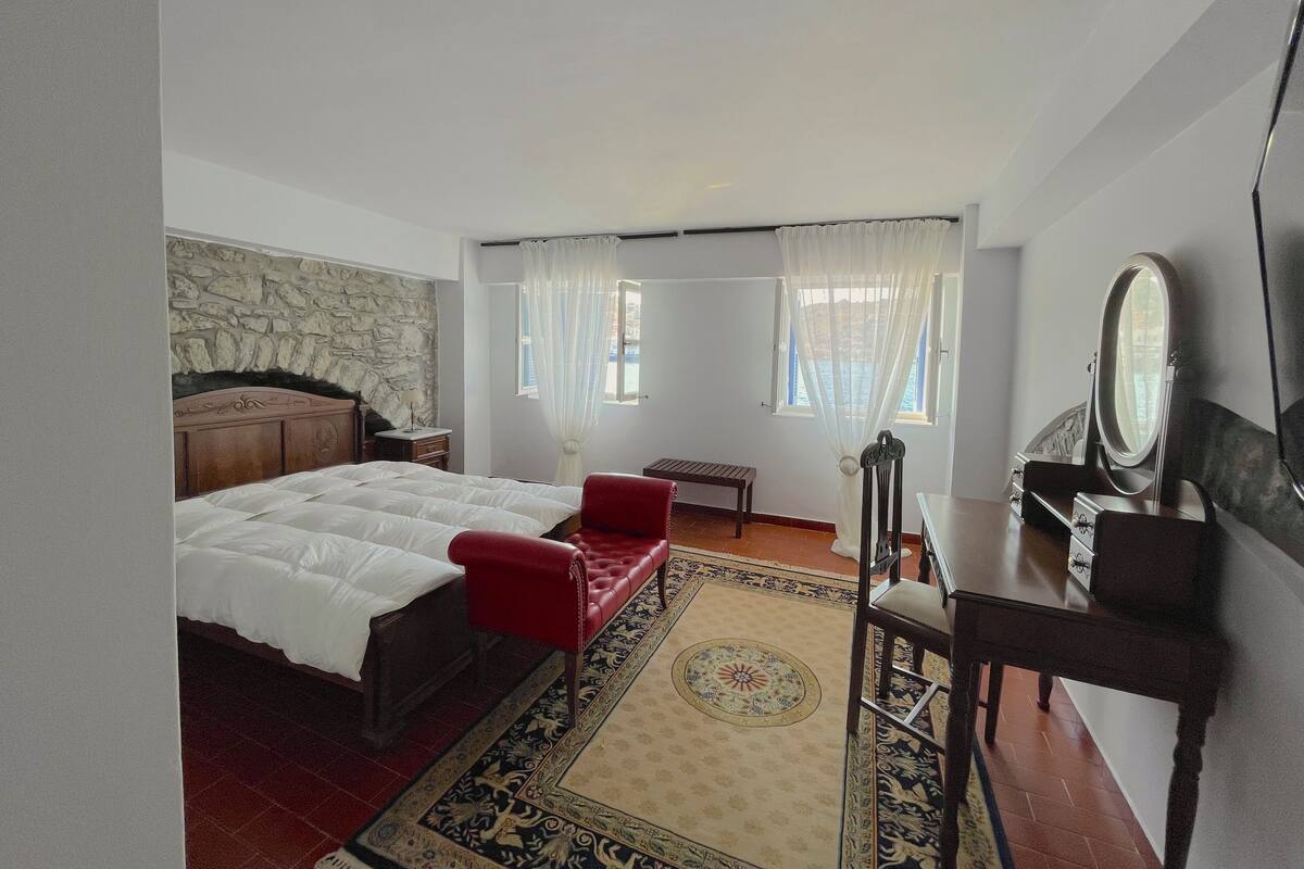 WiFi (free), individually decorated, individually furnished, bed sheets