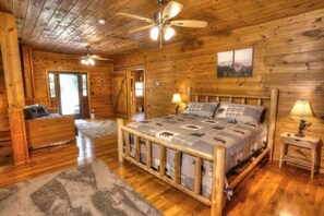 3 habitaciones, tabla de planchar con plancha y cuna de viaje