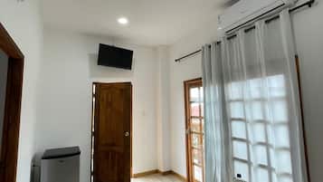 Comfort Quadruple Room, 2 Bedrooms | Living area