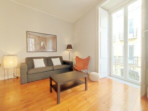 Apartment, Smoking - Chic Combro Hideway by Misha S Place (Lisbon)