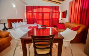 Desk, free WiFi - Lidias Guest House (Maputo)