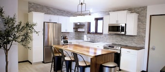 Escape to a private hilltop luxury home with breathtaking valley & Aurora views!