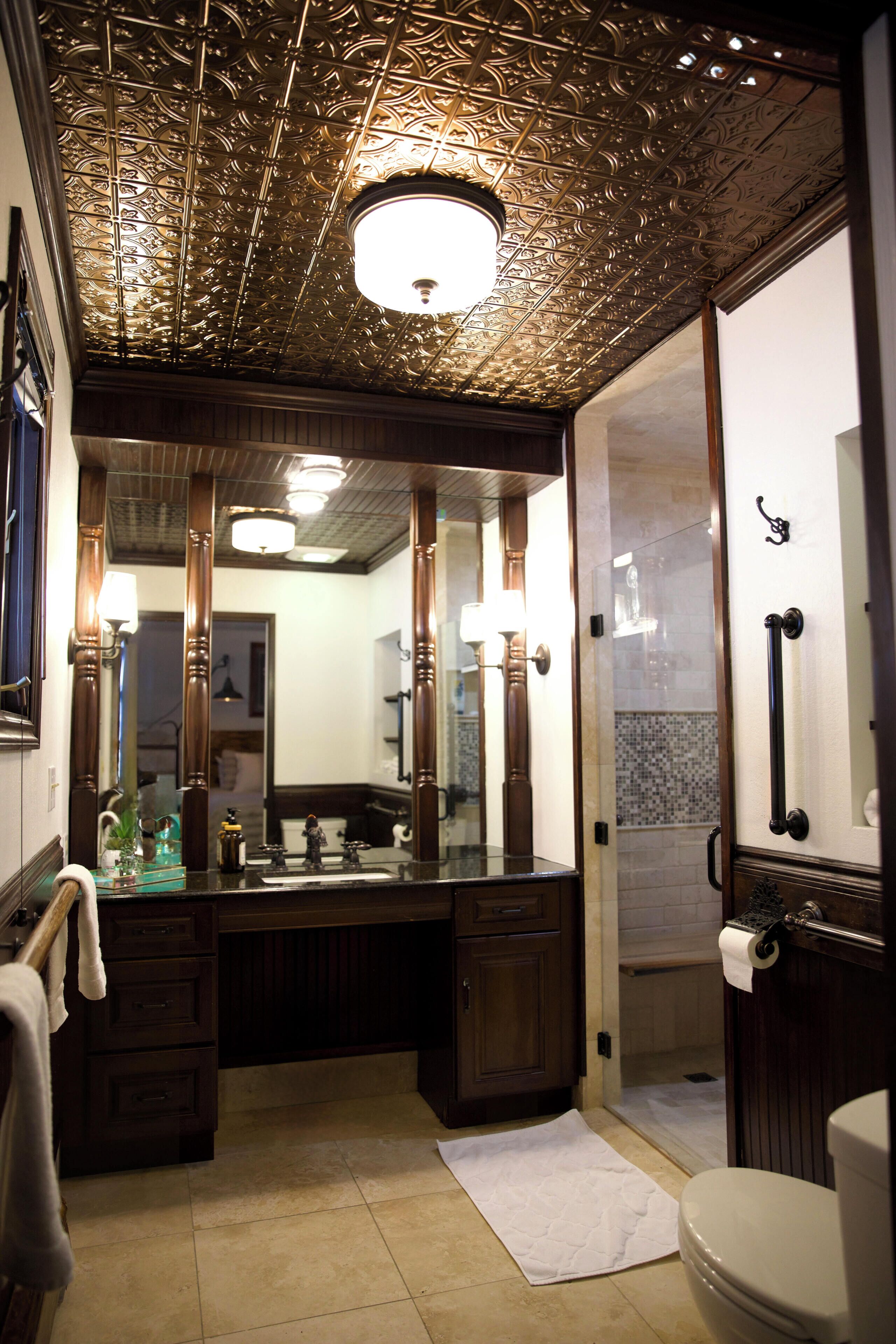 Regadera, tina de hidromasaje, secadora de cabello, bidet 