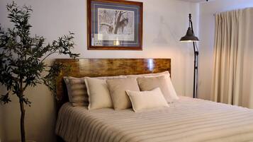 5 bedrooms, desk, iron/ironing board, travel crib