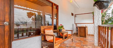 Chambre Classique, 1 grand lit, balcon, vue montagne