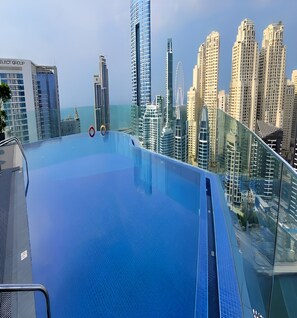 Outdoor pool, a heated pool - Condor Marina Star- Casa Royale VH (Dubai)