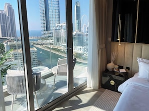 Premier Apartment | 1 bedroom, premium bedding, memory-foam beds, in-room safe