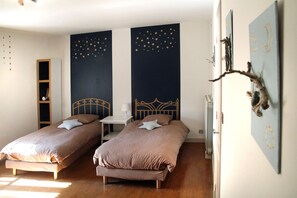 6 bedrooms, iron/ironing board, travel cot, free WiFi