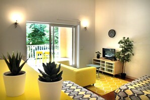 Smart TV, fireplace, table football, ping pong