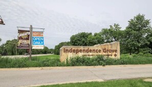 Property grounds - Great For Families DT Libertyville near Naval Base (Libertyville)