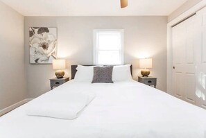 3 bedrooms, desk, iron/ironing board, travel cot