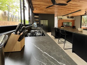 Fridge, microwave, oven, stovetop - Villa del Bosque 3-bedroom Private, Jungle, Deck, Balcony Infinity Pool (Provincia de Puntarenas)