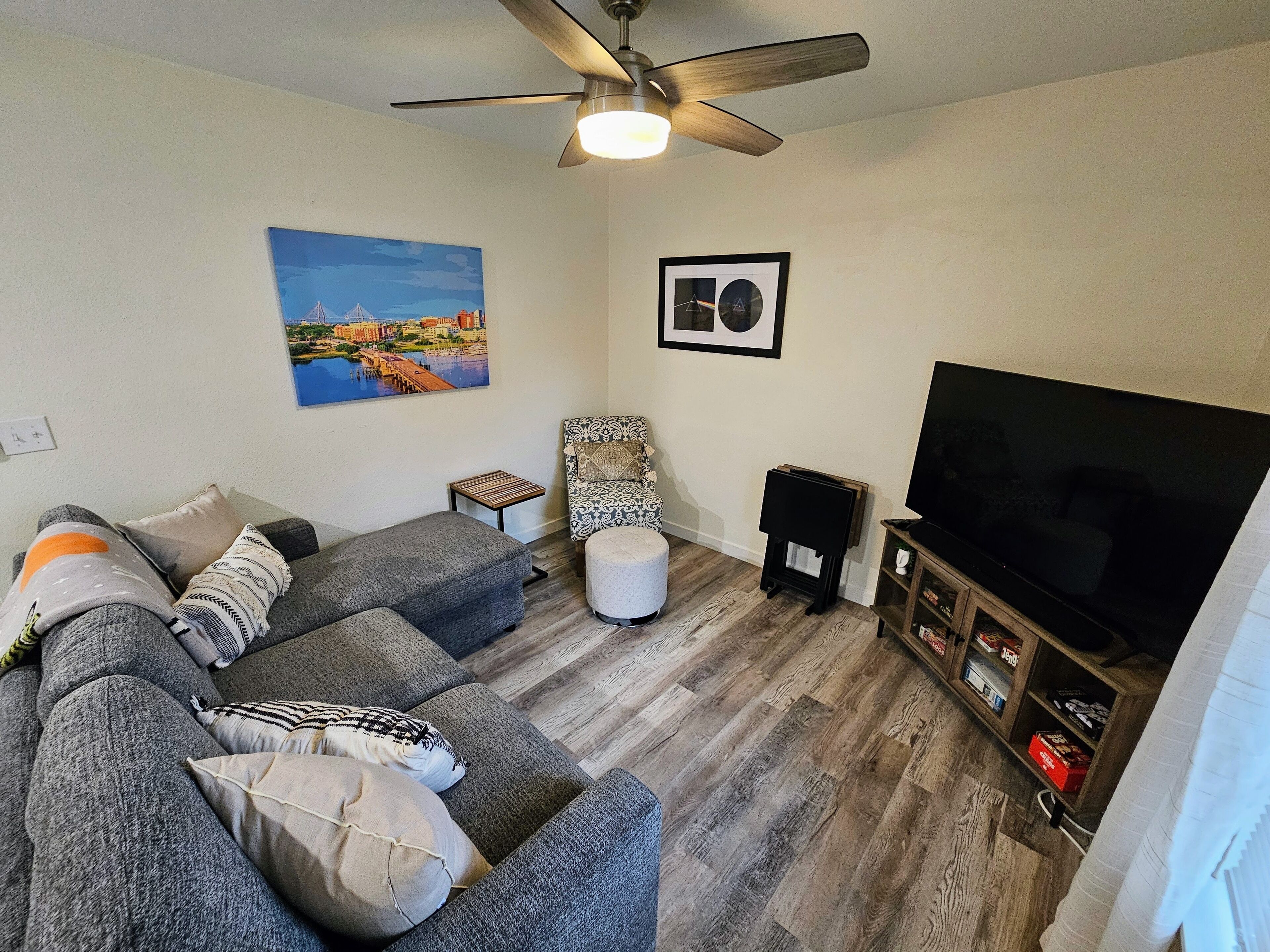 Central to all things Charleston. Clean, fenced, and pet friendly!