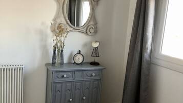 2 chambres, fer et planche à repasser, Wi-Fi gratuit, draps fournis