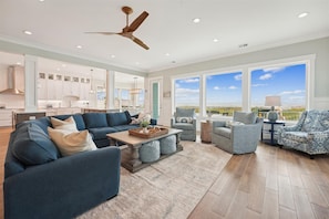 Smart TV - Dozen Cousin Cove-9BR Luxury House in Cherry Grove (North Myrtle Beach)