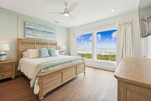 9 bedrooms, desk, free WiFi, bed sheets