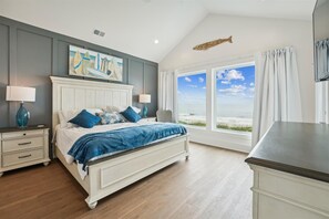 9 bedrooms, desk, free WiFi, bed sheets