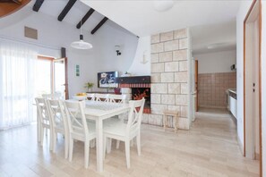 Apartment (Petra - sea view - A1(8)) | Dining