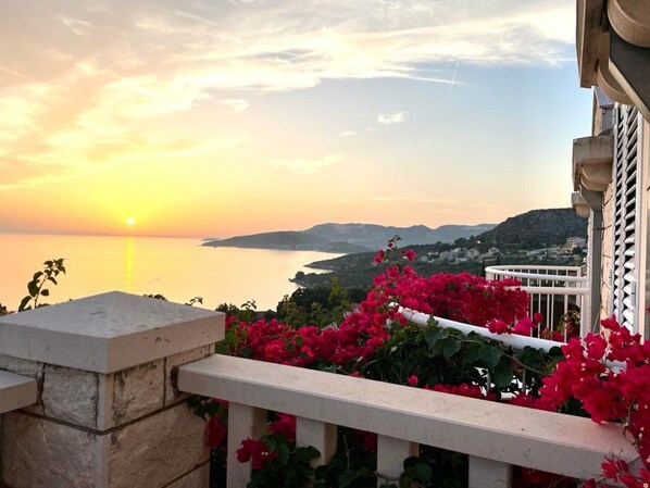 Apartment (Villa Bouganvillea - sea view & garde) | Terrace/patio