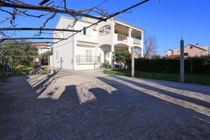 Apartment (Max - luxurious with pool - A1(6+2)) | Exterior