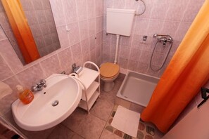 Studio (Ruz - near beach - 7 - SA 105(2)) | Bathroom