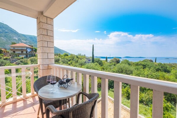 Appartement (Villa Bouganvillea - sea view & garde) | Terrasse/Patio