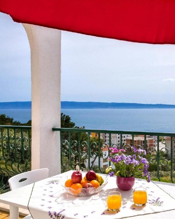 Apartment (Mari - 250 m from sea - A2(8)) | Terrace/patio