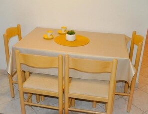 Apartament (Rajko - 40 m from beach - A2(4+1)) | Servei de restauració