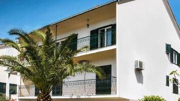 Apartment (Mari - 250 m from sea - A1(2+2)) | Exterior